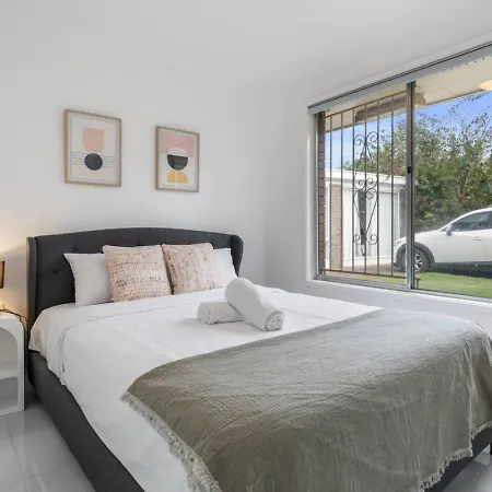 Spacious Dual Main House Separate Holiday home