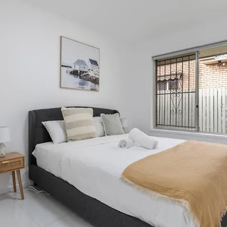 Spacious Dual Main House Separate Holiday home