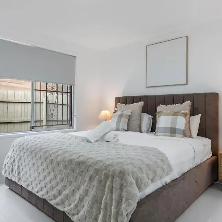 Spacious Dual Main House Separate Holiday home *