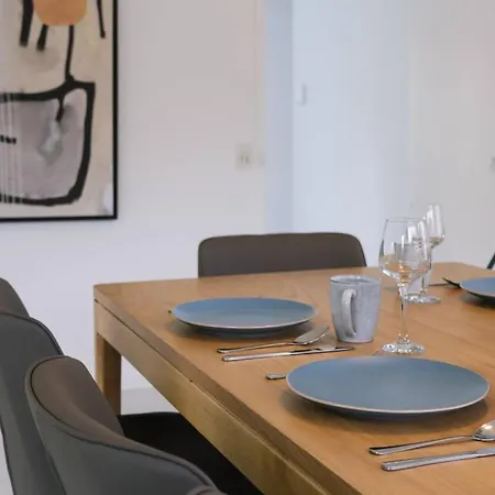 Spacious Dual Main House Separate Holiday home