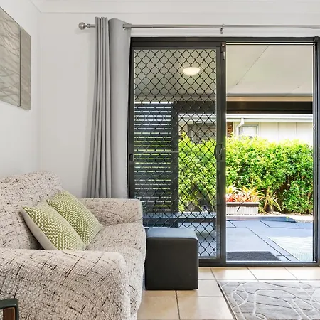 Apartment Spacious 1-bed Unit With Outdoor Patio Dining
