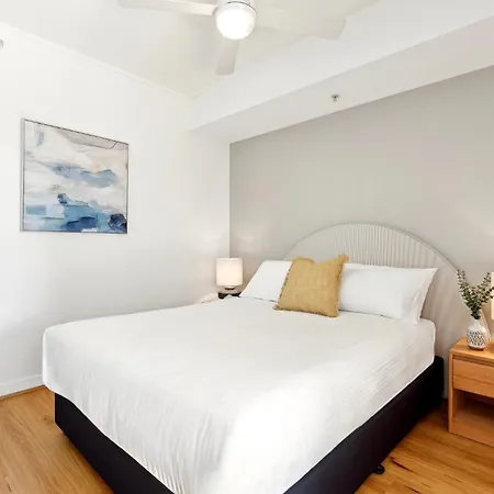 Apartment Elegant Inner-city 1-bed With Rooftop Dining *