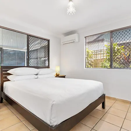 Spacious 1-bed Unit With Outdoor Patio Dining Apartment *