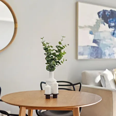 Apartment Elegant Inner-city 1-bed With Rooftop Dining *