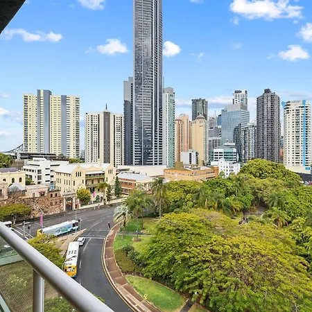 Bright 1-bed With Great Views & Amenities Apartment