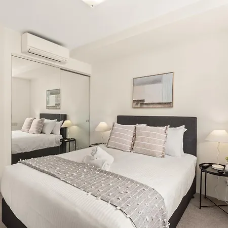 Apartment Chic West End With Gym & Pool Access *