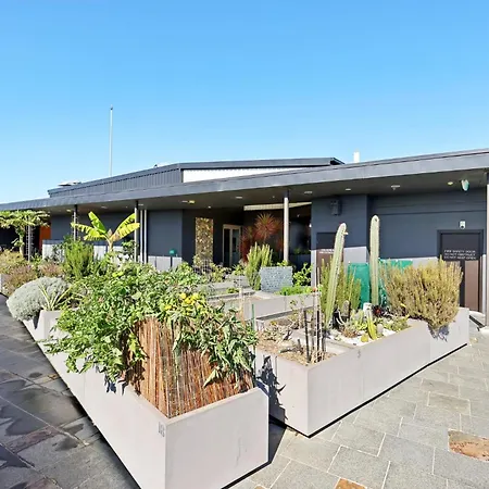 Elegant Inner-city 1-bed With Rooftop Dining * Brisbane