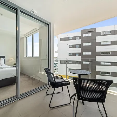 Apartment Chic West End With Gym & Pool Access *