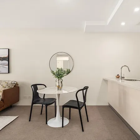 Apartment Chic West End With Gym & Pool Access *