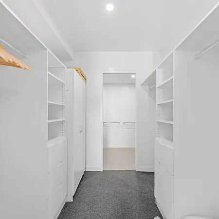 Stylish West End With Rooftop Pool & Bbq Brisbane