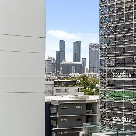 Chic West End With Gym & Pool Access Brisbane