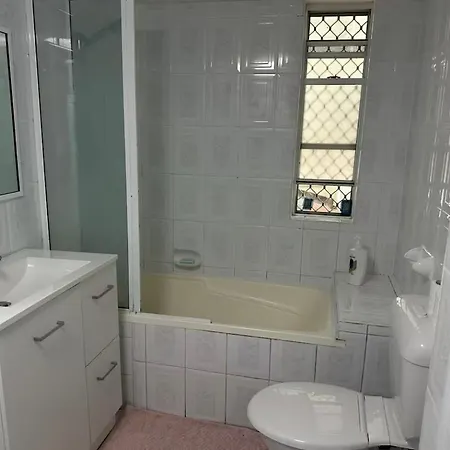 Homestay Uq 10mins Walk To The Door U1