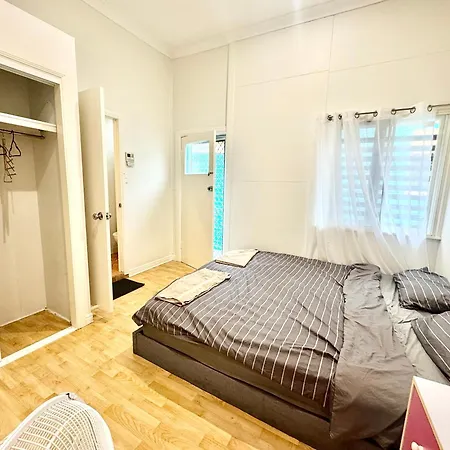Ensuite Bathroom With Separate Entrance Brisbane