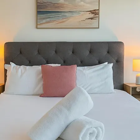 Newstead Towers Apartment *
