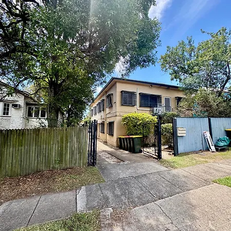 Ensuite Bathroom With Separate Entrance Brisbane