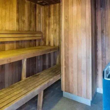 Apartment Footy Fan Base Roma St Walk To Stadium Sleeps 4