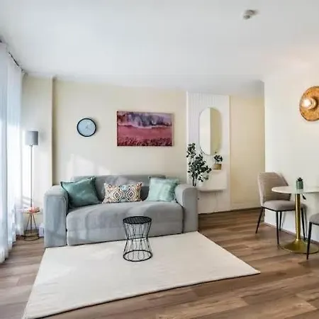 Apartment Footy Fan Base Roma St Walk To Stadium Sleeps 4