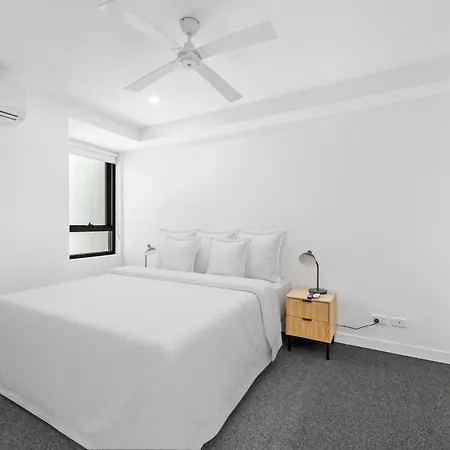 Victoria Street West End Apartment *