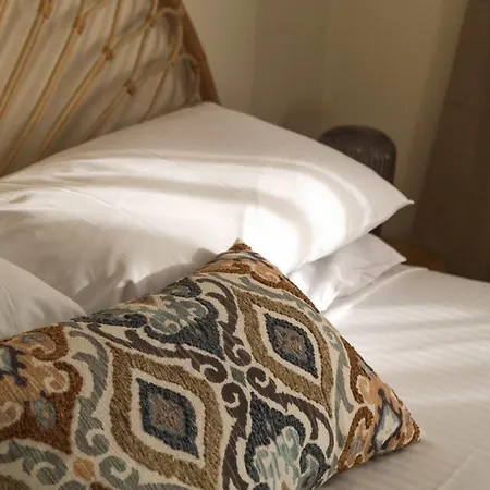 Apartment Footy Fan Base Roma St Walk To Stadium Sleeps 4 *