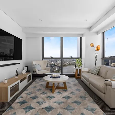 Stunning River View 2-bed With Pool, Sauna And Gym Apartment