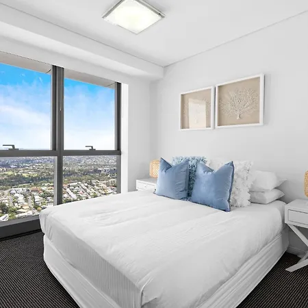 Stunning River View 2-bed With Pool, Sauna And Gym *