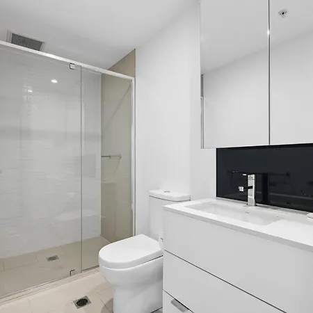 Contemporary 1-bed With Pool Near River