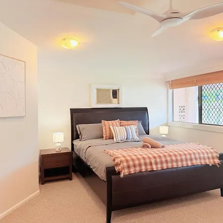 Villa Wynnum Waves Retreat-3 Bedroom Coastal Escape Brisbane