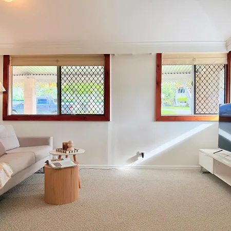 Wynnum Waves Retreat-3 Bedroom Coastal Escape Villa *