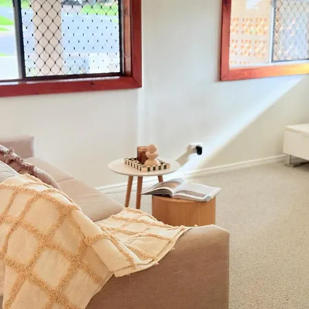 Wynnum Waves Retreat-3 Bedroom Coastal Escape Villa *