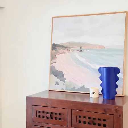Wynnum Waves Retreat-3 Bedroom Coastal Escape *