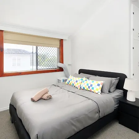Villa Wynnum Waves Retreat-3 Bedroom Coastal Escape Brisbane