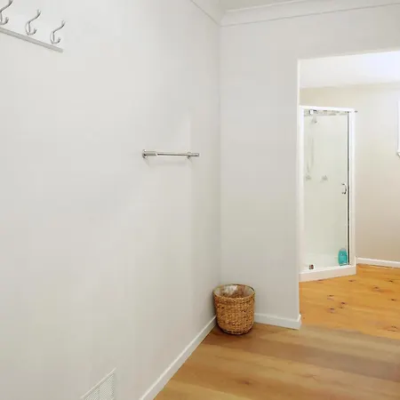 Wynnum Waves Retreat-3 Bedroom Coastal Escape *