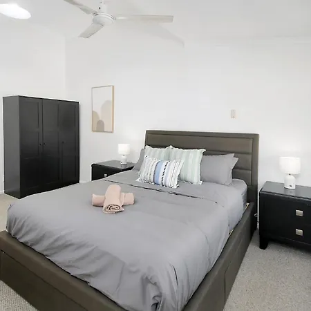 Wynnum Waves Retreat-3 Bedroom Coastal Escape Villa *