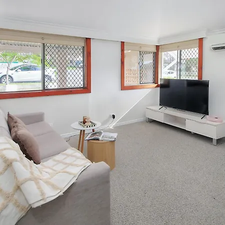 Wynnum Waves Retreat-3 Bedroom Coastal Escape Brisbane