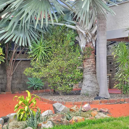 Villa Wynnum Waves Retreat-3 Bedroom Coastal Escape