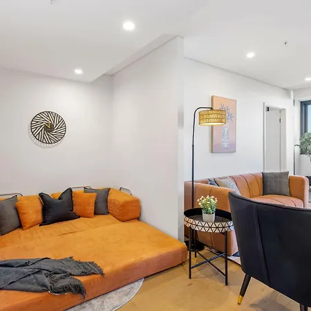 Apartment Modern 2br - Views & Pool & Free Parking
