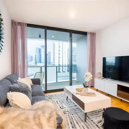Apartment Bright And Cozy View 3br 11605