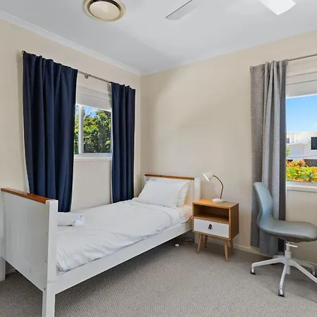 Peaceful Balmoral Family Retreat 4 Bedroom Apartment