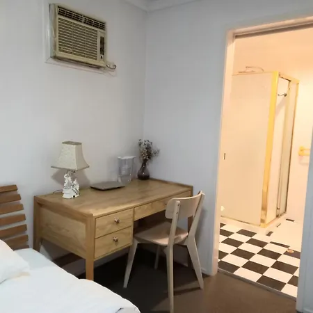 Air Conditioned Floral Youth Backpacker And House Brisbane