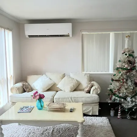 Guest house Air Conditioned Floral Youth Backpacker And House Brisbane