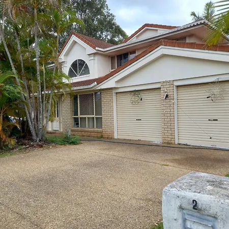 Air Conditioned Floral Youth Backpacker And House Guest house *