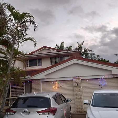Air Conditioned Floral Youth Backpacker And House * Brisbane
