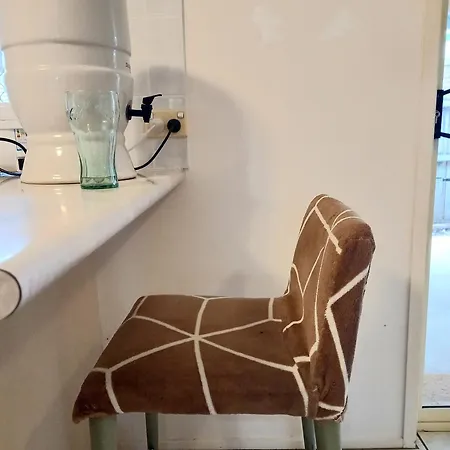Air Conditioned Floral Youth Backpacker And House * Brisbane