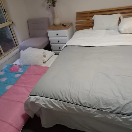 Guest house Air Conditioned Floral Youth Backpacker And House