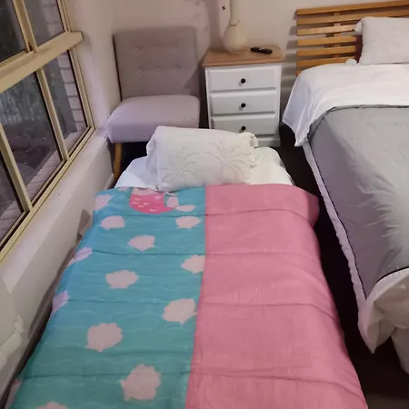 Guest house Air Conditioned Floral Youth Backpacker And House *