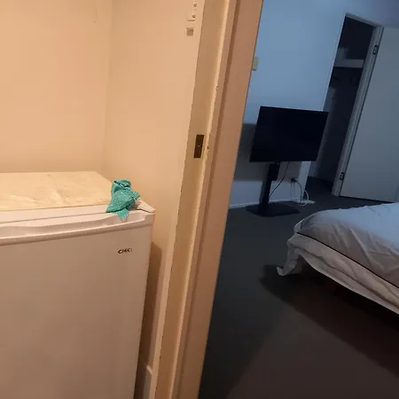 Air Conditioned Floral Youth Backpacker And House * Brisbane