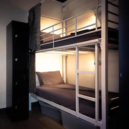 Hostel Quarters *