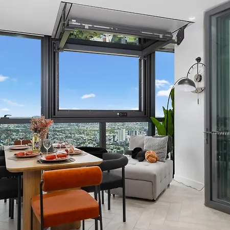 Luxury 50th Floor 2br At Queens Wharf With Parking * Brisbane