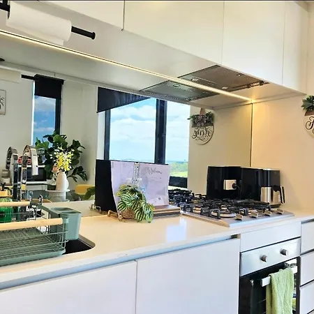Modern Cbd With Skyline Views , Pool Gym & Free Parking * Brisbane