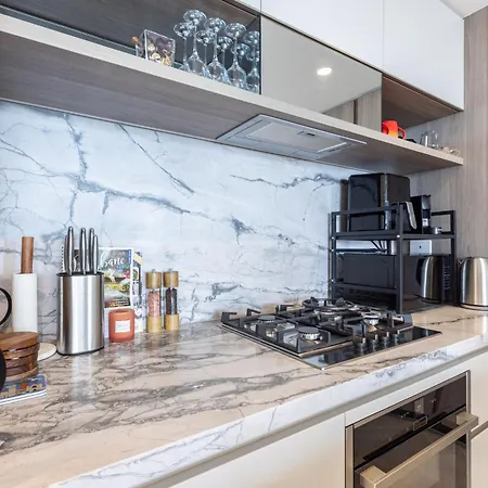 Luxury 50th Floor 2br At Queens Wharf With Parking Brisbane